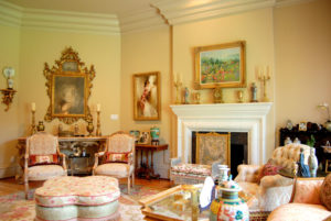 Traditional interior décor with paintings and pink furniture