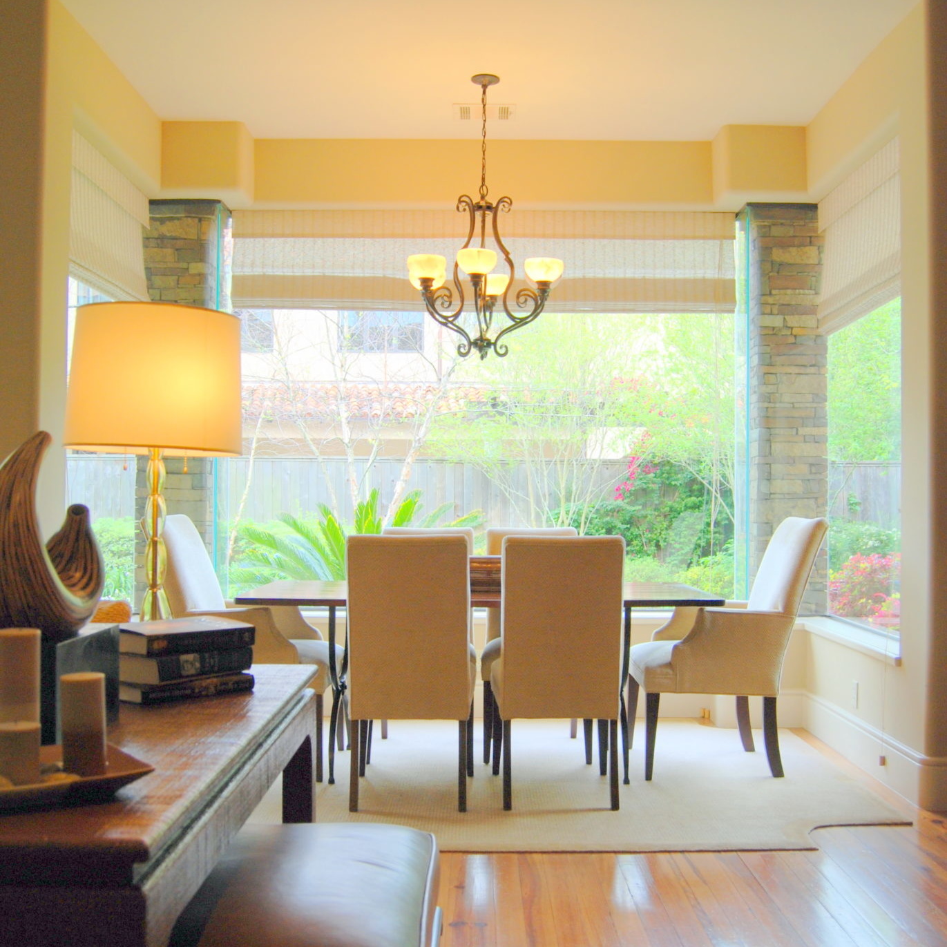 Bright dining room interior design