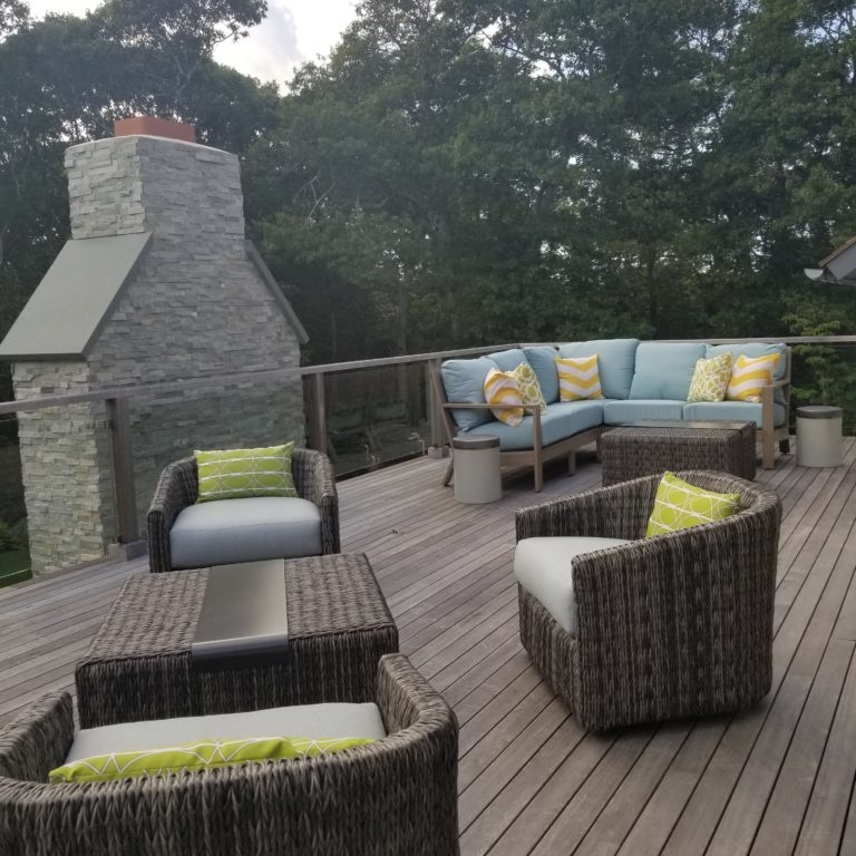 Upper-level outdoor patio design